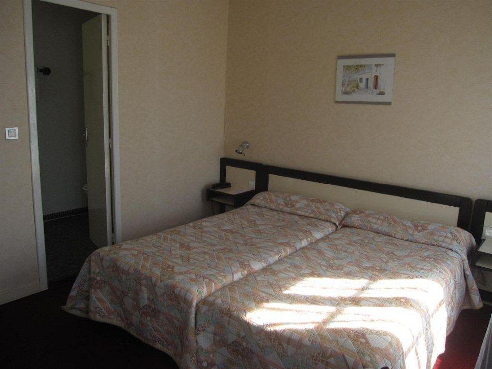 Hotel Des 3 Marchands น็องต์ ภายนอก รูปภาพ