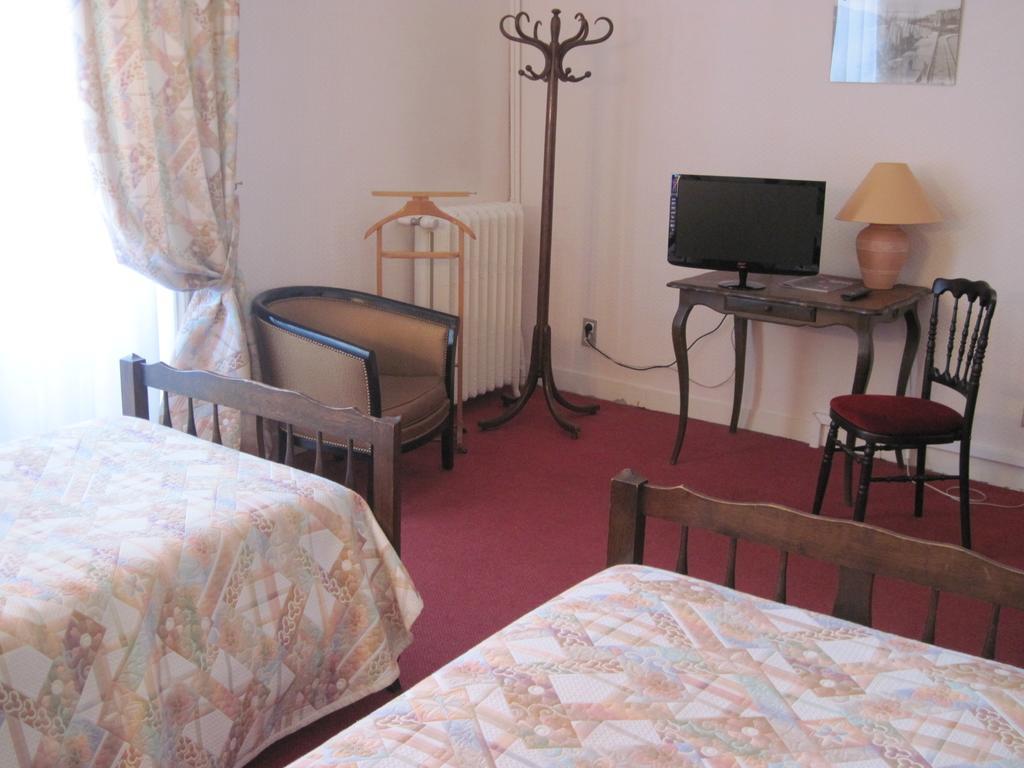 Hotel Des 3 Marchands น็องต์ ภายนอก รูปภาพ