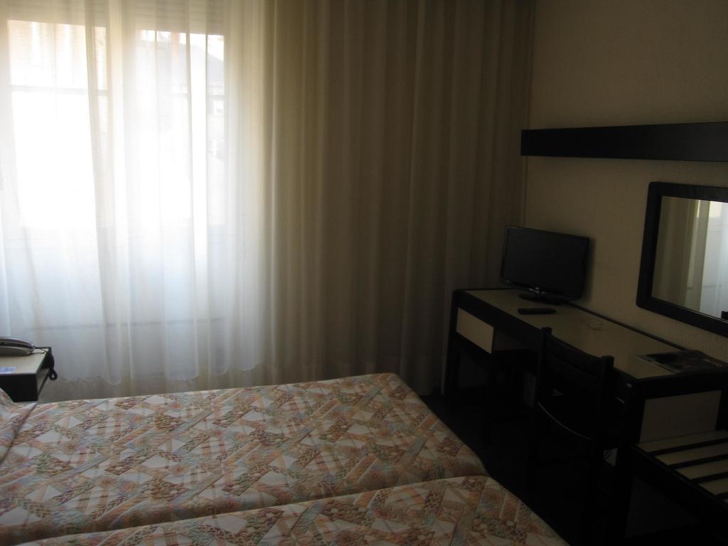 Hotel Des 3 Marchands น็องต์ ภายนอก รูปภาพ