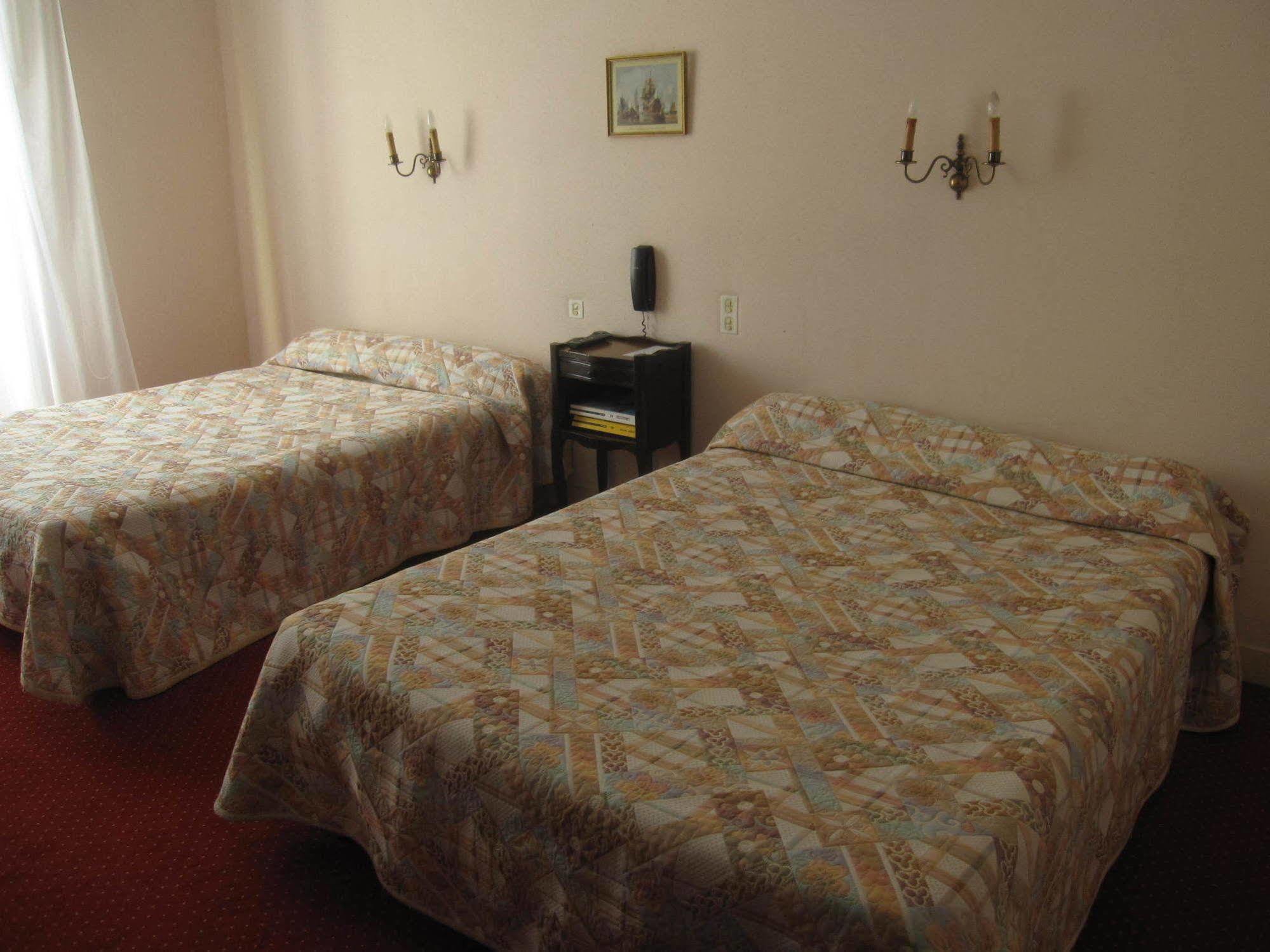 Hotel Des 3 Marchands น็องต์ ภายนอก รูปภาพ