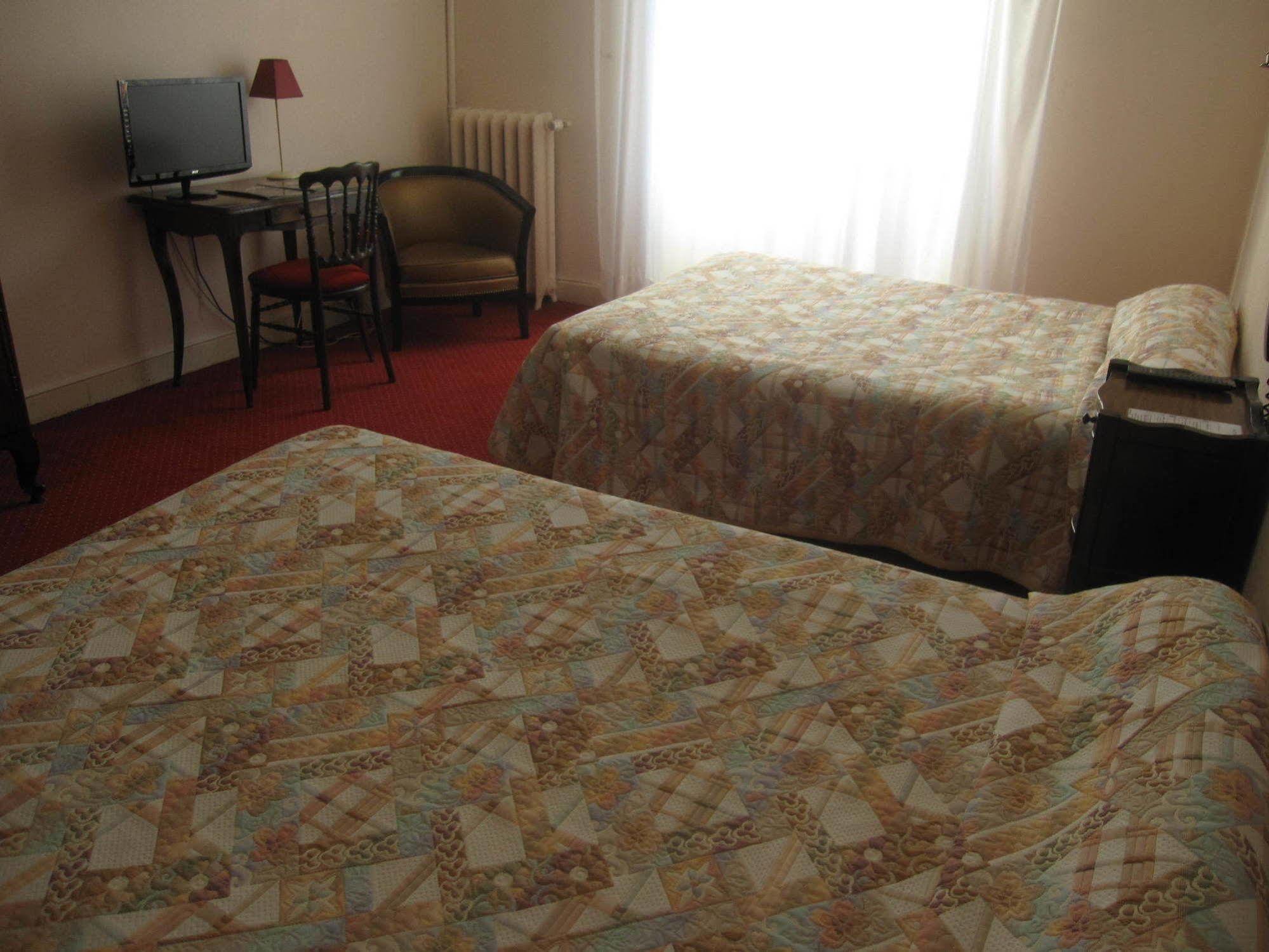 Hotel Des 3 Marchands น็องต์ ภายนอก รูปภาพ