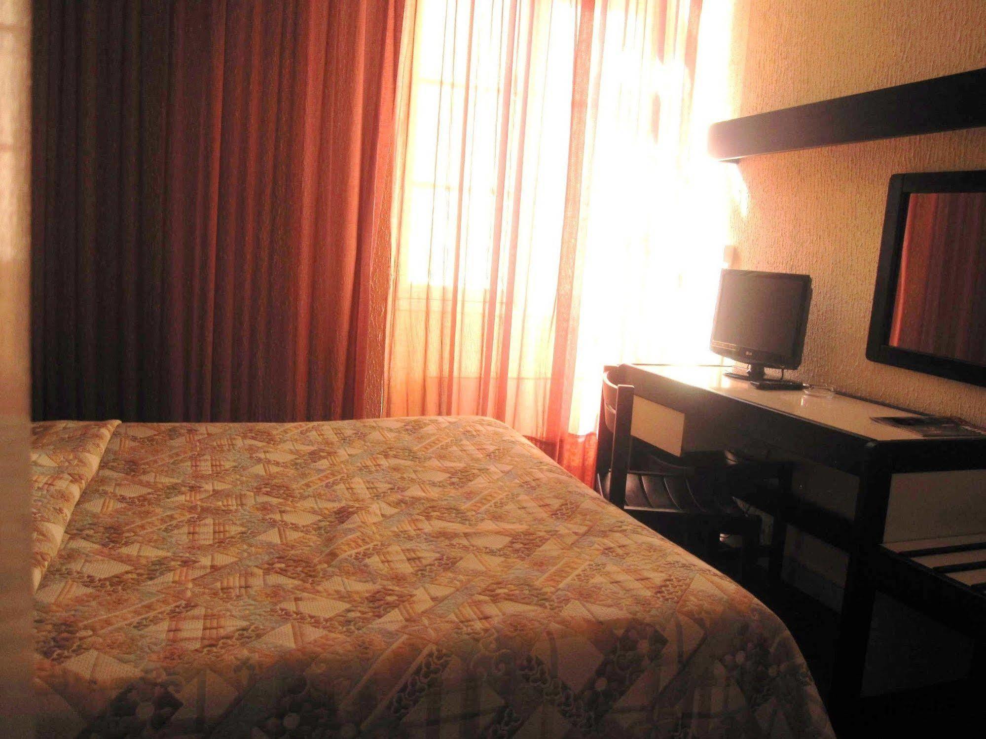 Hotel Des 3 Marchands น็องต์ ภายนอก รูปภาพ